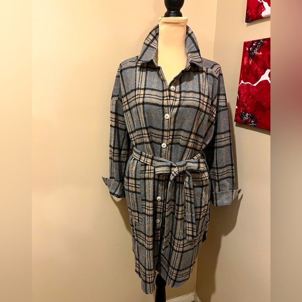 NEW Davi & Dani Flannel Shacket Gray Tan Plaid Coat/Dress, size Medium